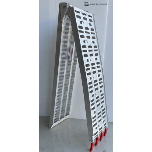 Folding ramp for the rear garage