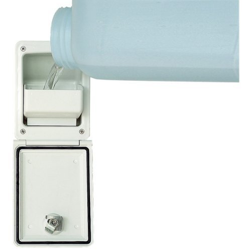 Water filling flap with integrated funnel