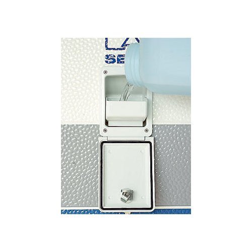Water filling flap with integrated funnel