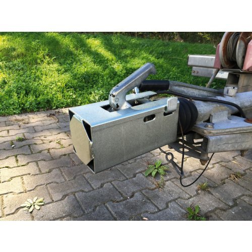 Security casing with discus padlock