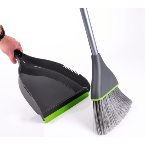 broom with dustpan
