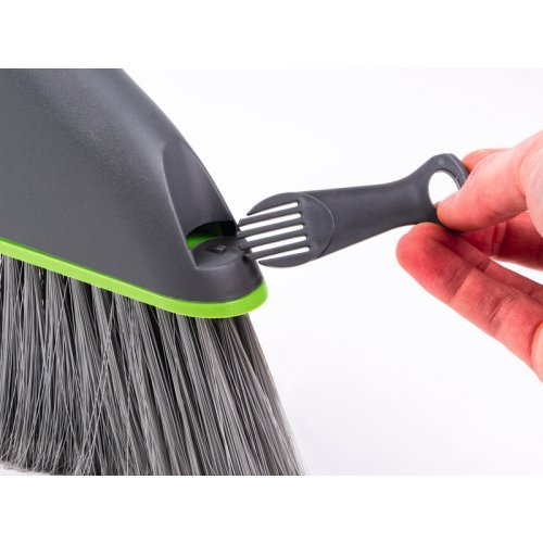 broom with dustpan