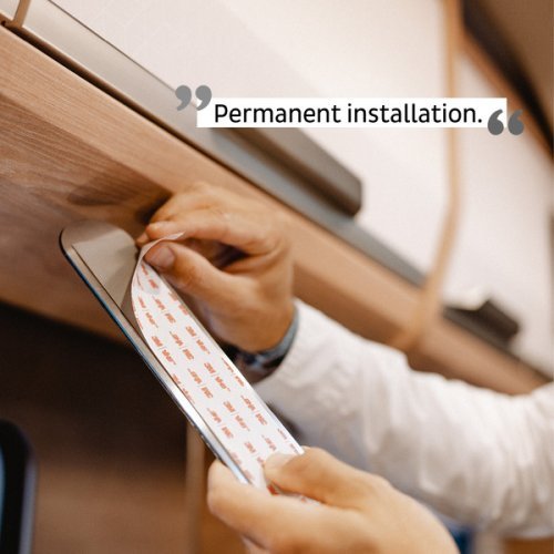 Magnetic strip with anti-slip coating